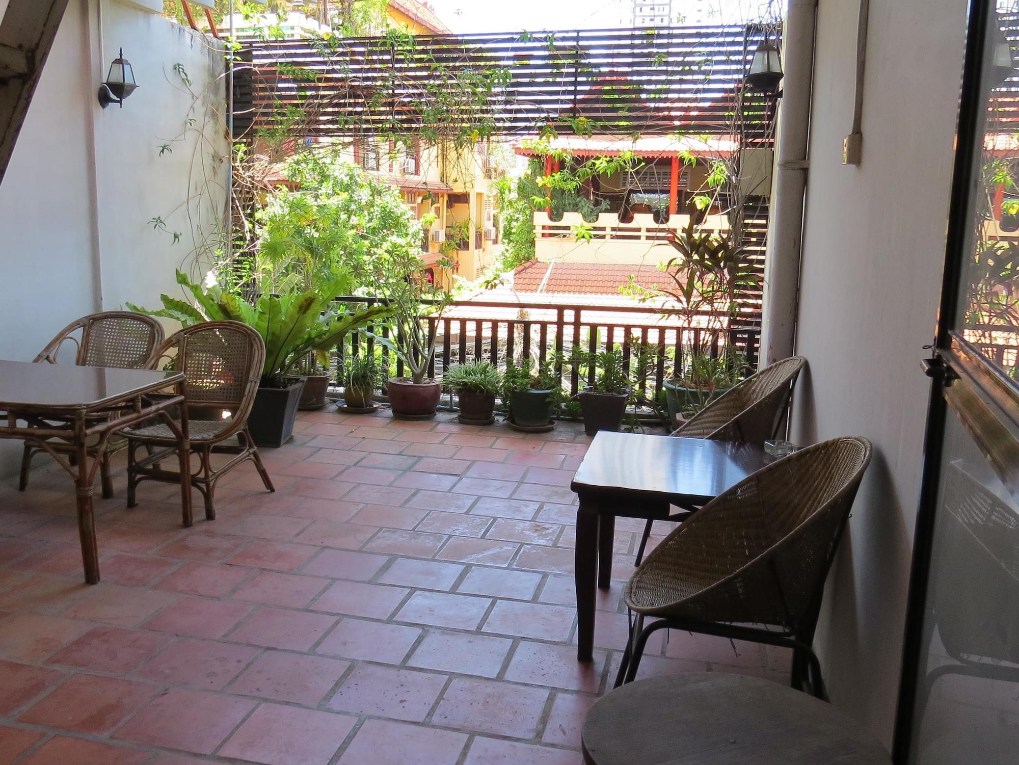 Goldie Guesthouse Phnom-Penh Buitenkant foto