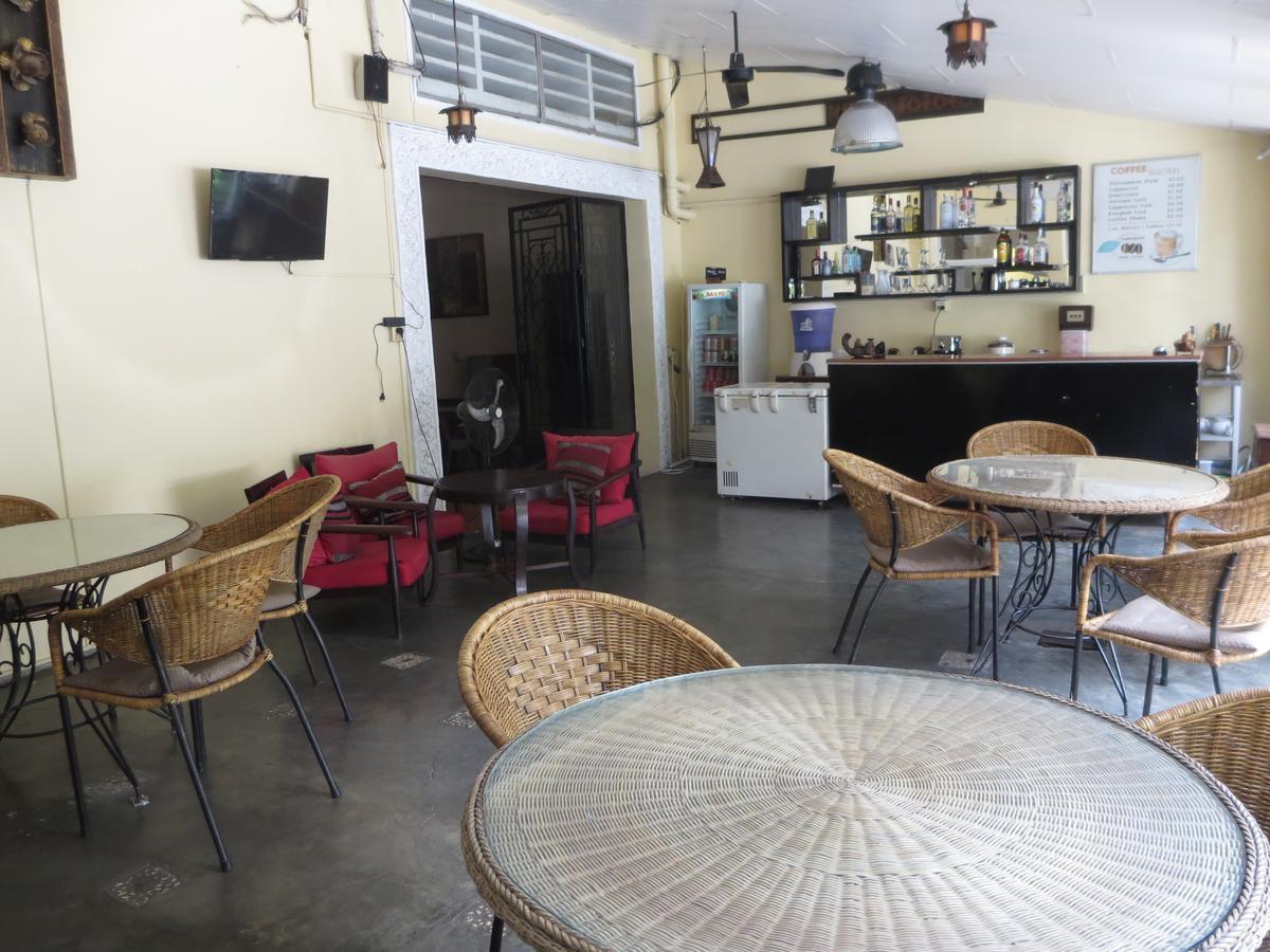 Goldie Guesthouse Phnom-Penh Buitenkant foto