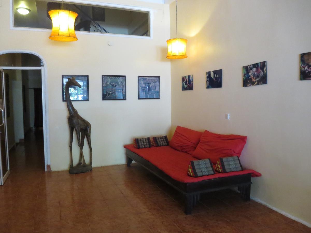 Goldie Guesthouse Phnom-Penh Buitenkant foto