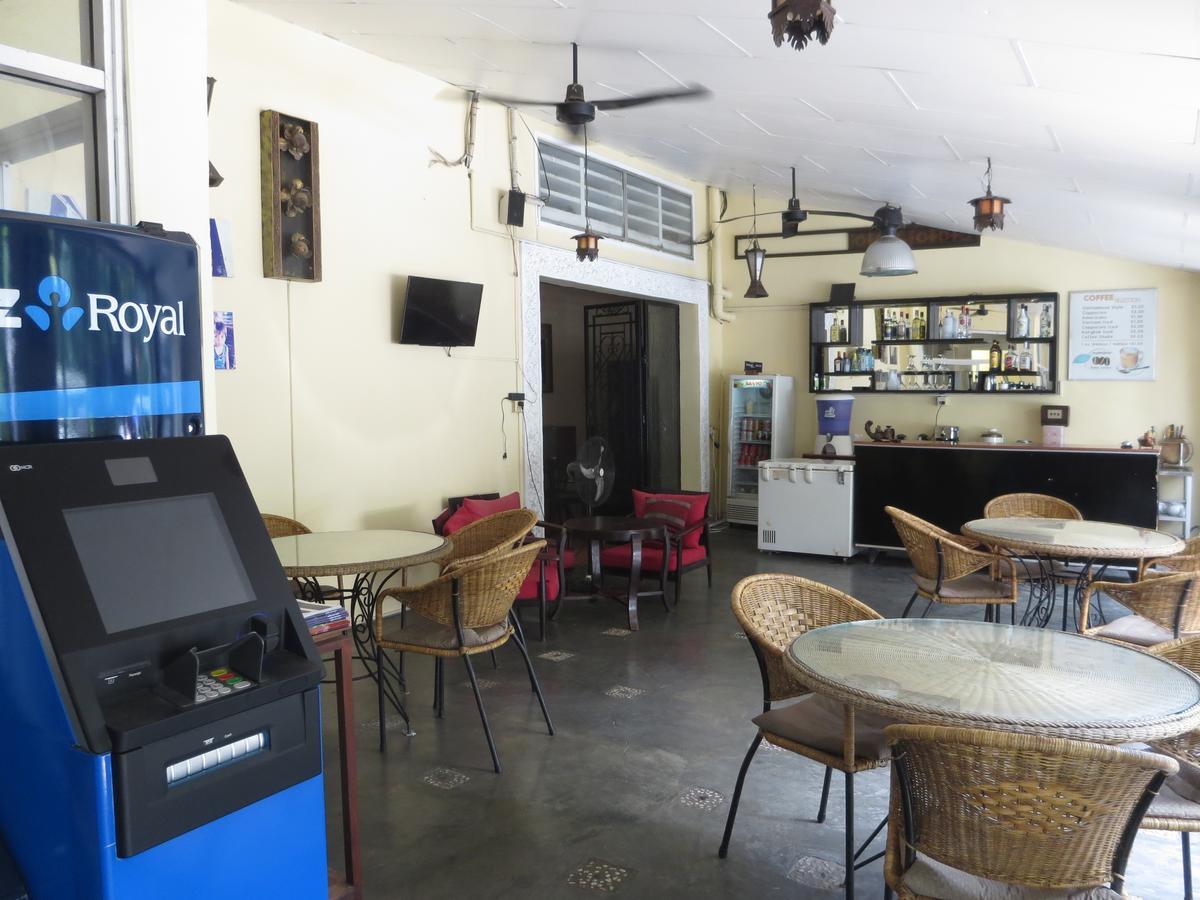 Goldie Guesthouse Phnom-Penh Buitenkant foto