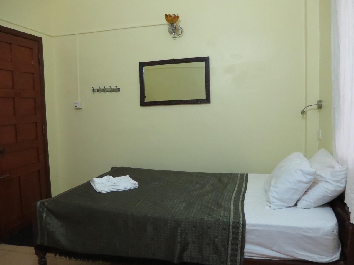 Goldie Guesthouse Phnom-Penh Buitenkant foto