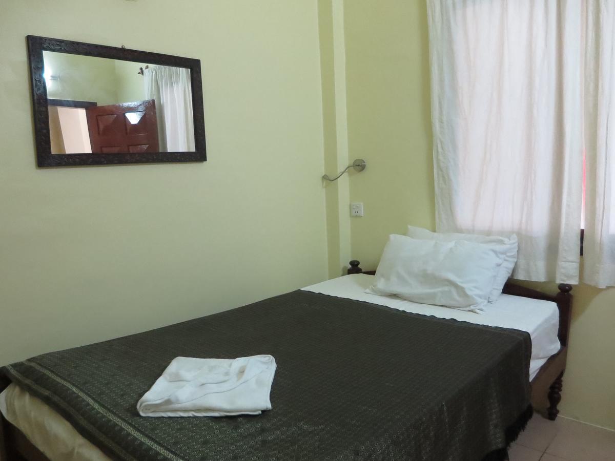 Goldie Guesthouse Phnom-Penh Buitenkant foto