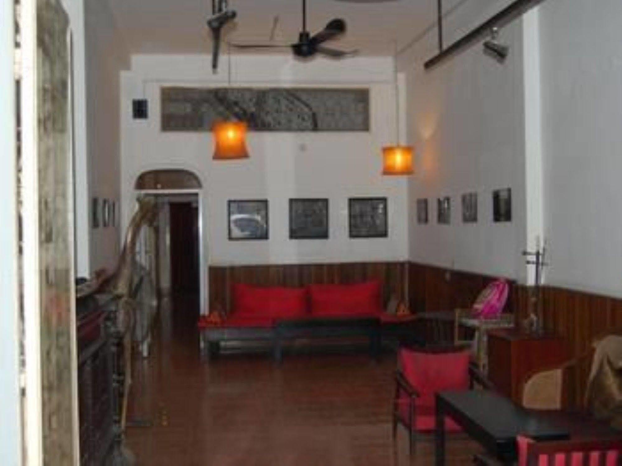 Goldie Guesthouse Phnom-Penh Buitenkant foto