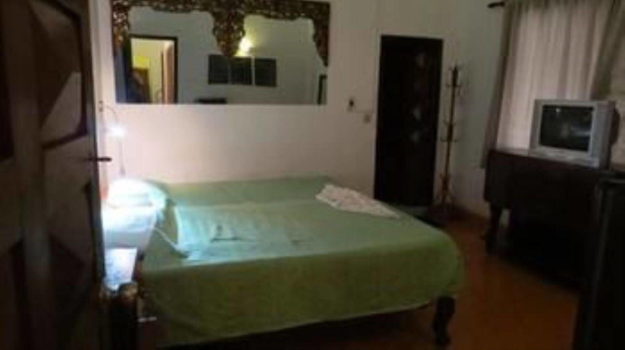 Goldie Guesthouse Phnom-Penh Buitenkant foto