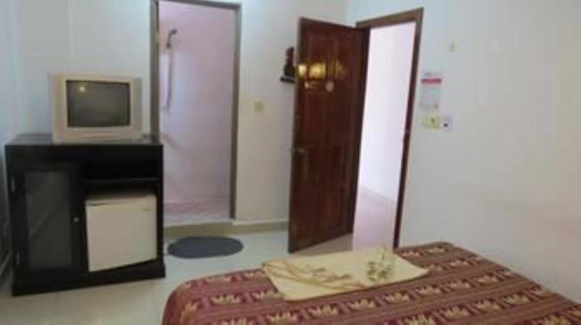 Goldie Guesthouse Phnom-Penh Buitenkant foto