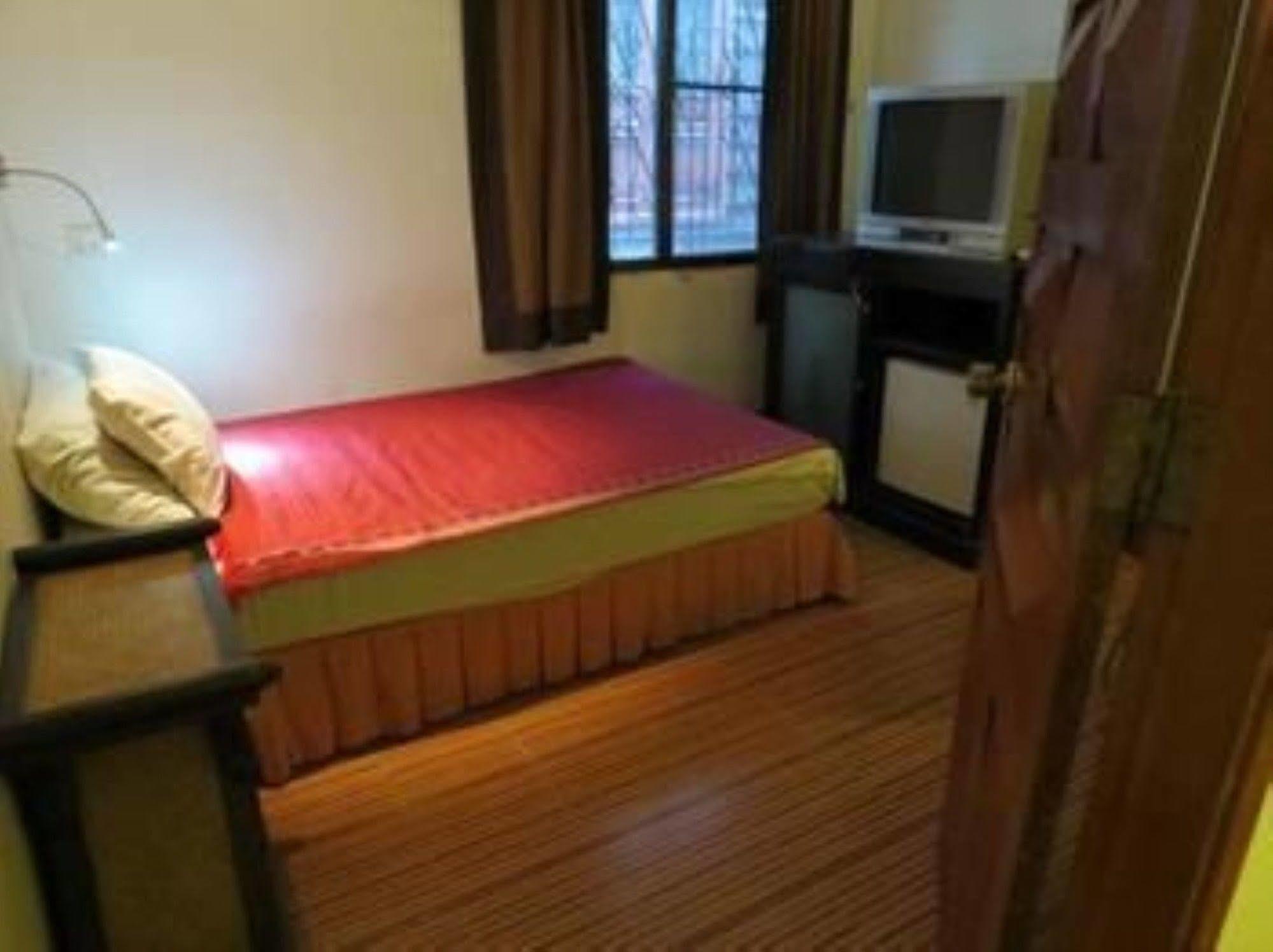 Goldie Guesthouse Phnom-Penh Buitenkant foto